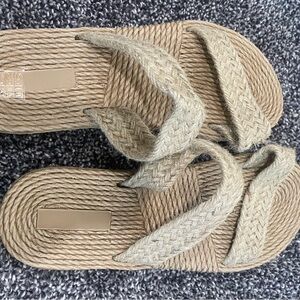 Women’s woven sandals